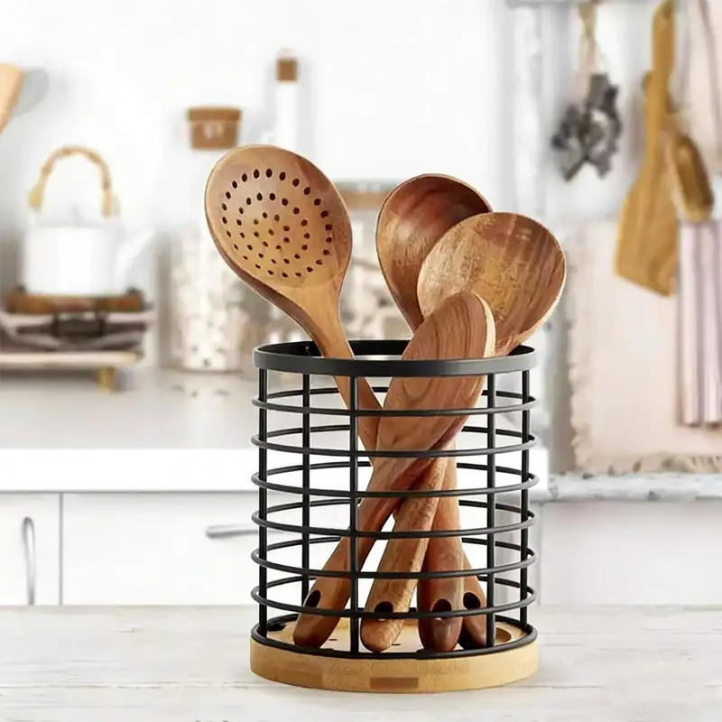 Portautensili in filo metallico con base in legno